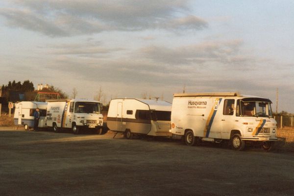 Husqvarnan tehdastiimit Taimi ja Hansson tauolla.